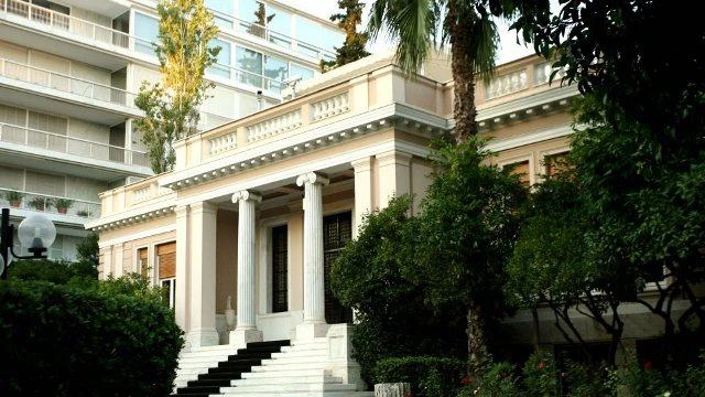 Ο ανασχηματισμός φέρνει «σπάσιμο» υπουργείων